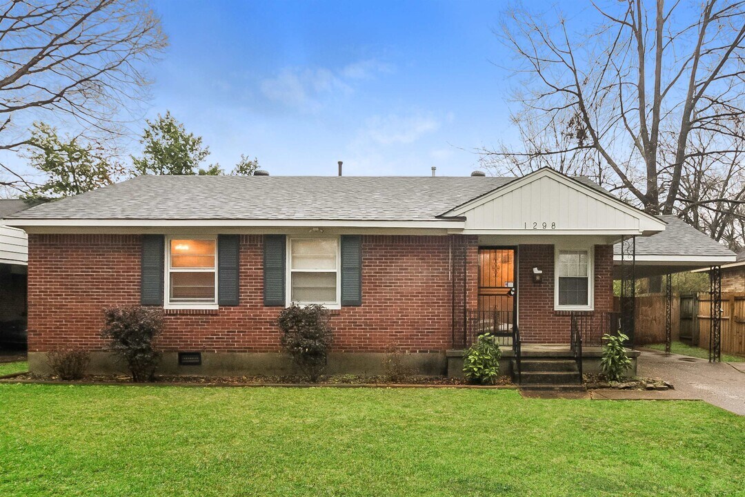 1298 Wedgewood St in Memphis, TN - Building Photo