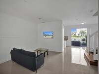 8164 NW 108th Pl in Miami, FL - Foto de edificio - Building Photo