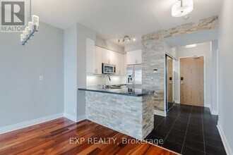 1900-L1900 Lake Shore Blvd W in Toronto, ON - Building Photo - Building Photo