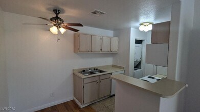 5211 S Lindell Rd in Las Vegas, NV - Building Photo - Building Photo