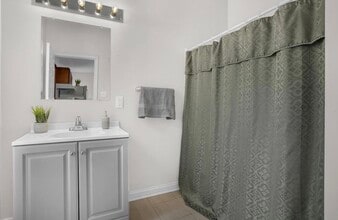 105 E Bates St in Hebron, IN - Building Photo - Building Photo