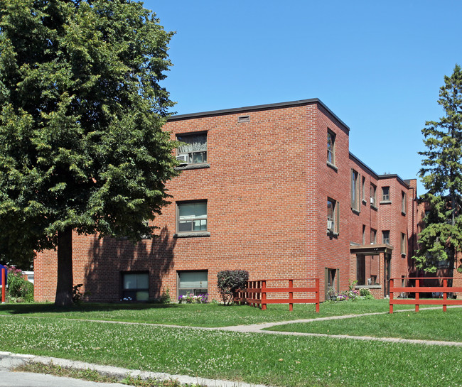 Cliffside Court in Toronto, ON - Building Photo - Building Photo