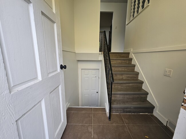 13454 Crestview Dr in Surrey, BC - Building Photo - Building Photo