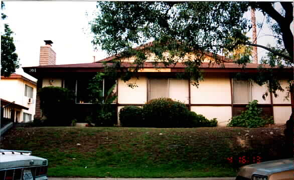 961 Springfield St in Upland, CA - Foto de edificio - Building Photo