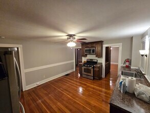 12 Leland Rd, Unit 12 in Whitinsville, MA - Foto de edificio - Building Photo