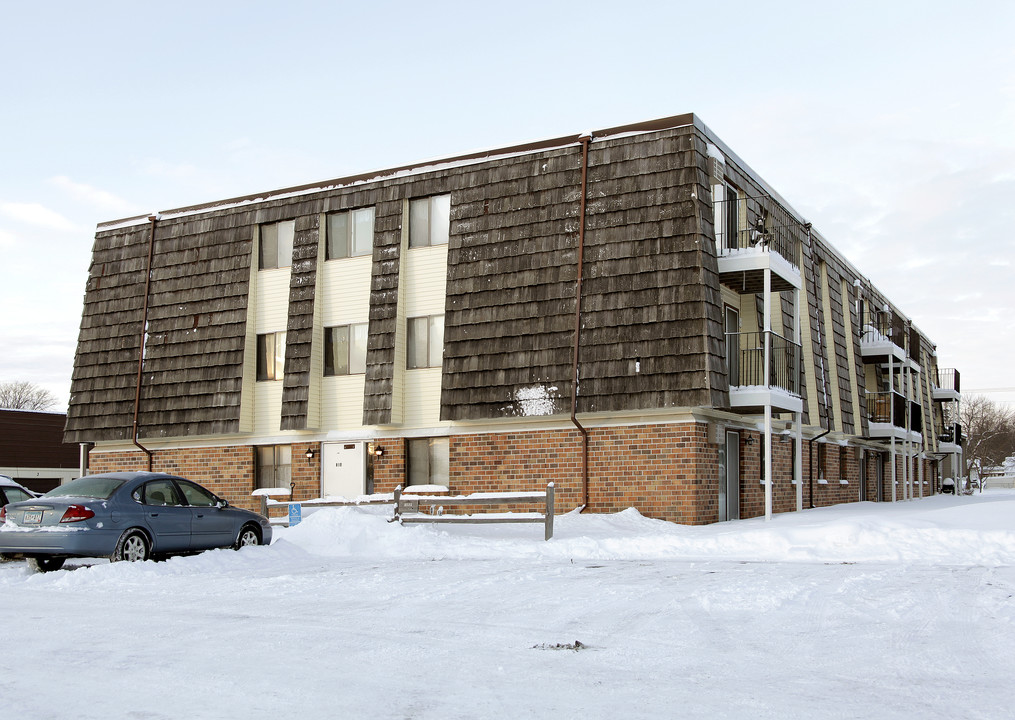 Highlander Apartments in Litchfield, MN - Building Photo