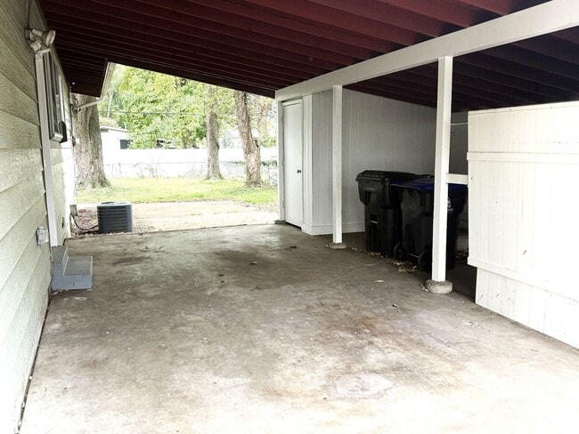 810 Manresa Ln in Florissant, MO - Building Photo - Building Photo