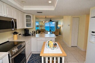 18650 Gulf Blvd in Indian Shores, FL - Building Photo - Building Photo