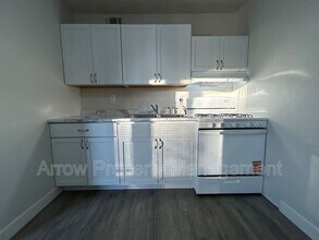 1416 Oakland Rd NE in Cedar Rapids, IA - Building Photo - Building Photo