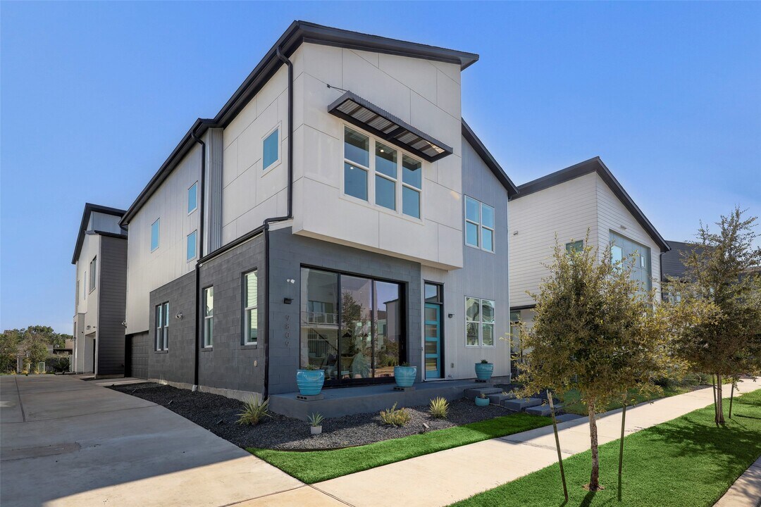 9809 Mocking Bird Hill Ln in Houston, TX - Building Photo