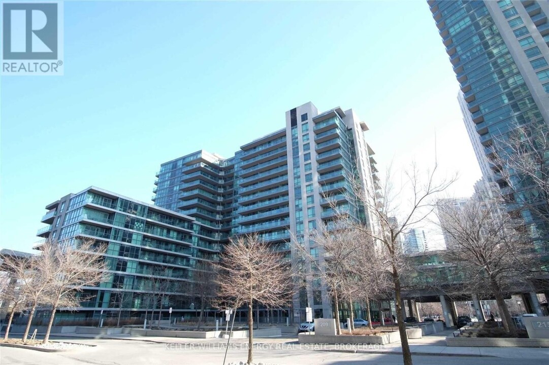 209-209 Fort York Blvd in Toronto, ON - Building Photo