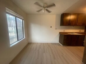 1221 N Peach Ave in Fresno, CA - Building Photo - Building Photo