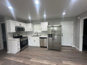 1075 Hughes St in Soperton, GA - Building Photo - Building Photo