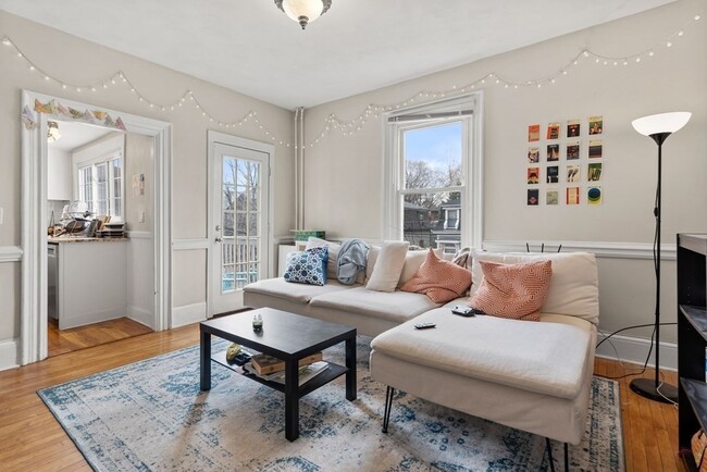 68 Pleasant St, Unit 2 in Cambridge, MA - Building Photo - Building Photo