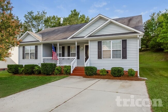 property at 923 Loch Lomond Cir