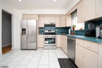 47 Lawrence Rd in Parsippany Troy Hills, NJ - Building Photo - Building Photo