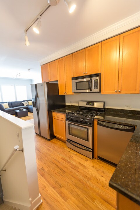3501 N Racine Ave-Unit -3501-1 in Chicago, IL - Building Photo