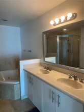 7900 Harbor Island Dr, Unit 1404 in North Bay Village, FL - Building Photo - Building Photo