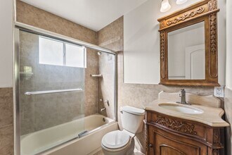 1015 Ashland Ave in Santa Monica, CA - Building Photo - Building Photo