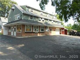 8 Burnham St in Plymouth, CT - Building Photo
