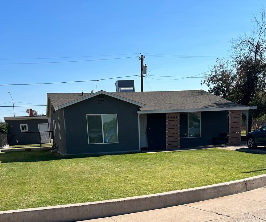 5421 South 1st Avenue in Phoenix, AZ - Building Photo