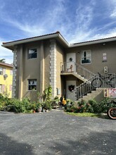 3691 Riverside Dr in Coral Springs, FL - Building Photo - Building Photo