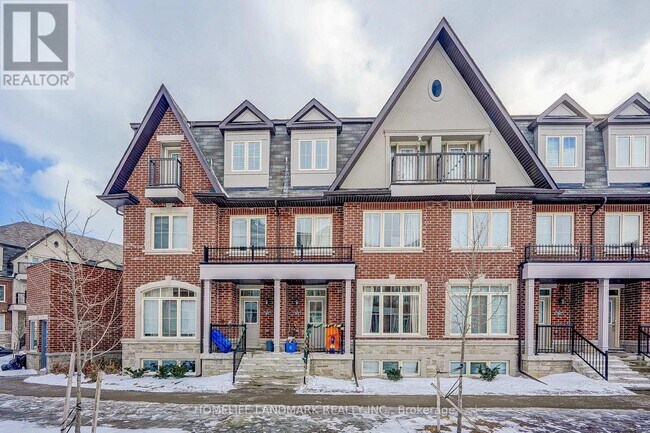 8-18 Eaton Park Ln in Toronto, ON - Building Photo - Building Photo