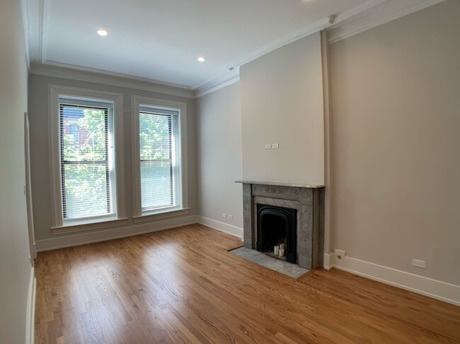2007 N Cleveland Ave, Unit 1 in Chicago, IL - Foto de edificio - Building Photo