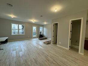 164 Ross St in Brooklyn, NY - Building Photo - Interior Photo