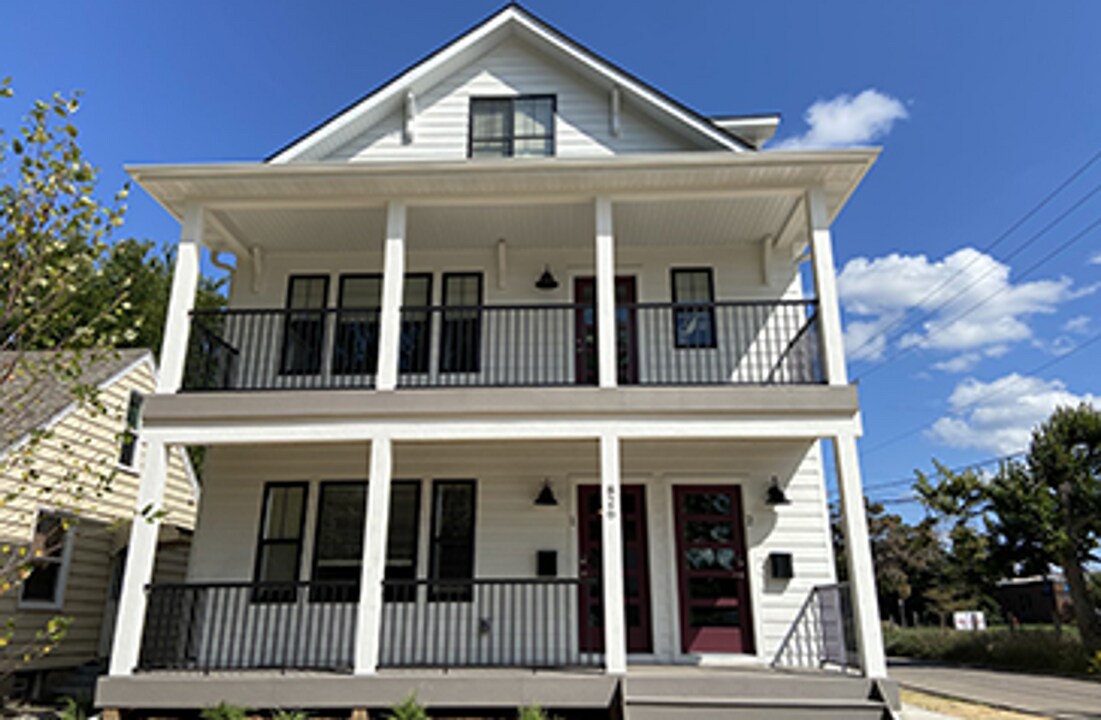 826 20th Ave SE in Minneapolis, MN - Building Photo