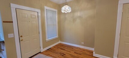 474 W Judd St, Unit Studio in Woodstock, IL - Foto de edificio - Building Photo