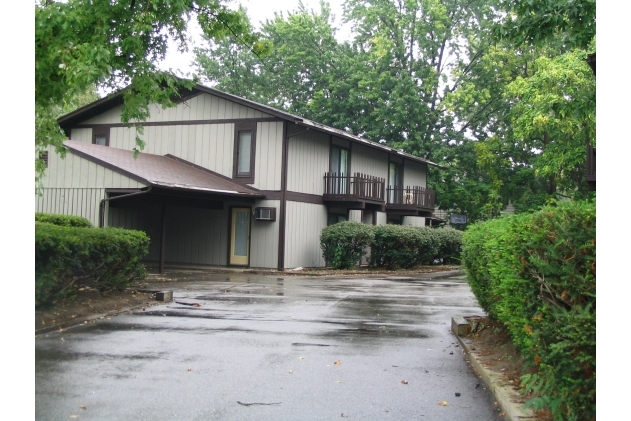 2435 Russell St in Cuyahoga Falls, OH - Building Photo