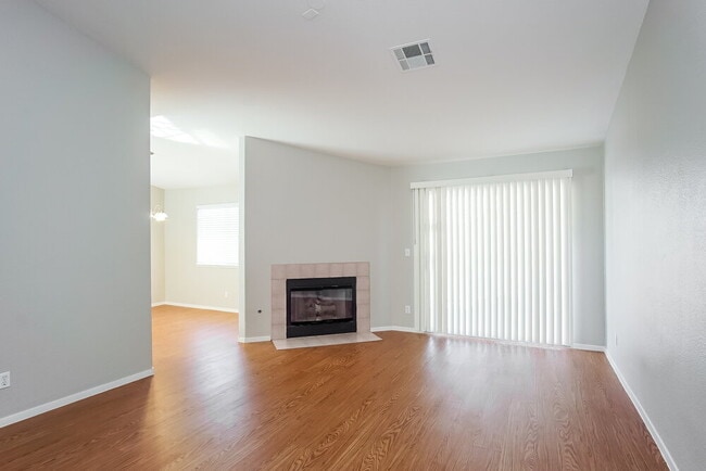 4705 Wild Oak Way in North Las Vegas, NV - Building Photo - Building Photo