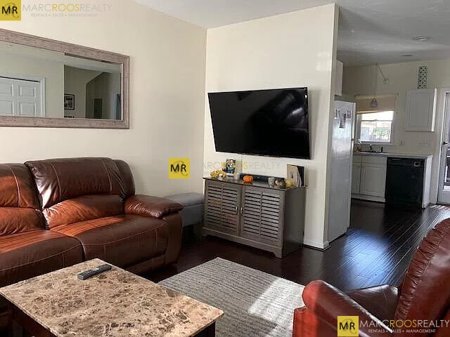 112 W 7th St, Unit 1 in Boston, MA - Building Photo - Building Photo