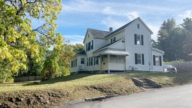 18 Holman Ave in Leominster, MA - Foto de edificio - Building Photo