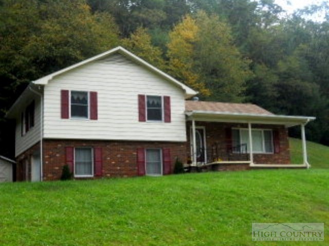 3367 Big Piney Creek Rd in Lansing, NC - Building Photo