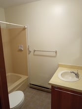 12 Elm Ln, Unit 12 upper in Wheeling, WV - Foto de edificio - Building Photo