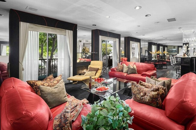 property at 540 N W Knoll Dr