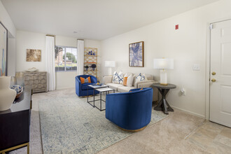 Deer Meadow Village in Columbia, SC - Foto de edificio - Interior Photo