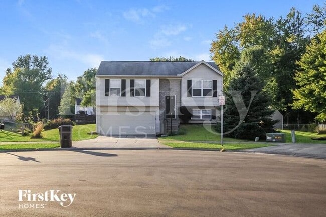 property at 8 Sandpiper Ct