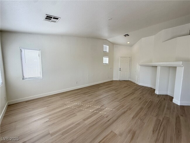 5718 Royal Sands St in North Las Vegas, NV - Building Photo - Building Photo