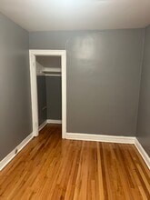 4906 W Walton St, Unit 2 in Chicago, IL - Foto de edificio - Building Photo