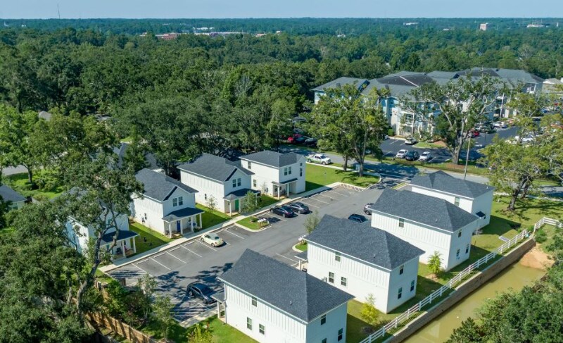 9822 Utopia Dr-Unit -E in Pensacola, FL - Building Photo