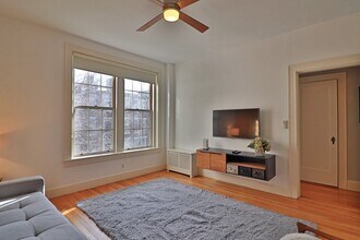 141 Beaconsfield Rd, Unit 3 in Brookline, MA - Building Photo - Building Photo