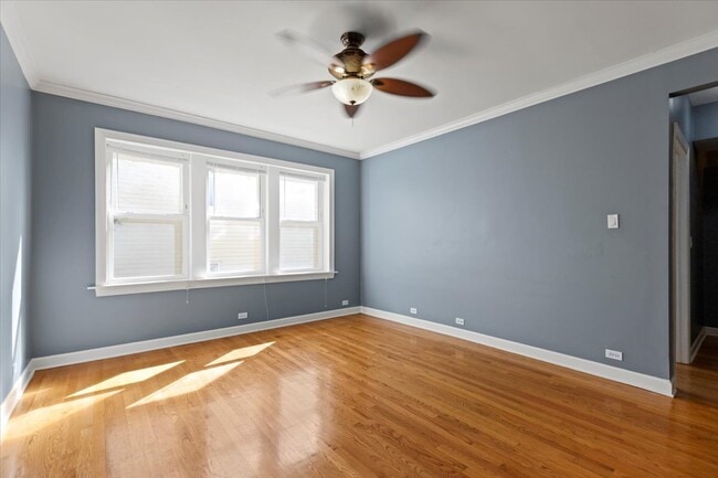 property at 3555 W Lyndale St