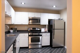 50 Pine St in Montclair, NJ - Building Photo - Building Photo