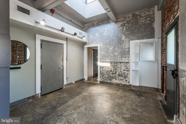 property at 144-50 W Laurel St