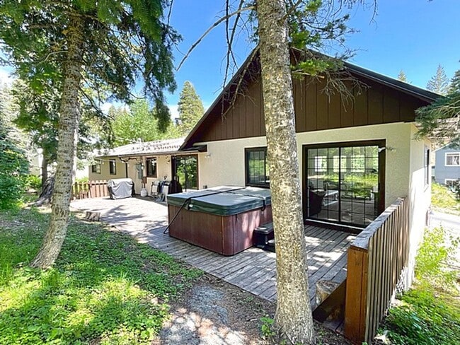 540 Crestview Dr in Park City, UT - Building Photo - Building Photo
