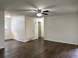 53102 Red Oak Dr in Irving, TX - Building Photo