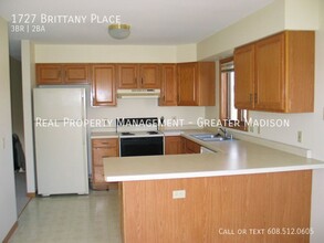 1727 Brittany Pl in Madison, WI - Building Photo - Building Photo